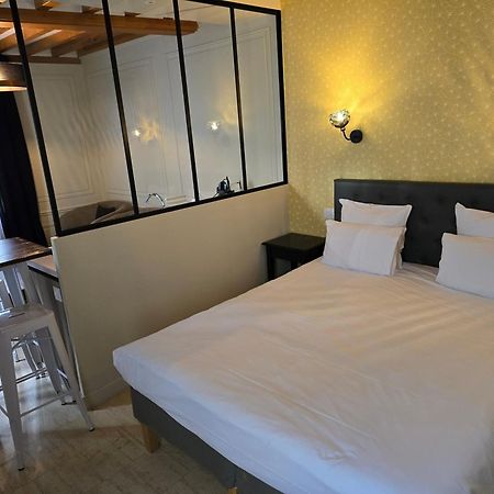 Au Loup Historic Apartments Байе Экстерьер фото