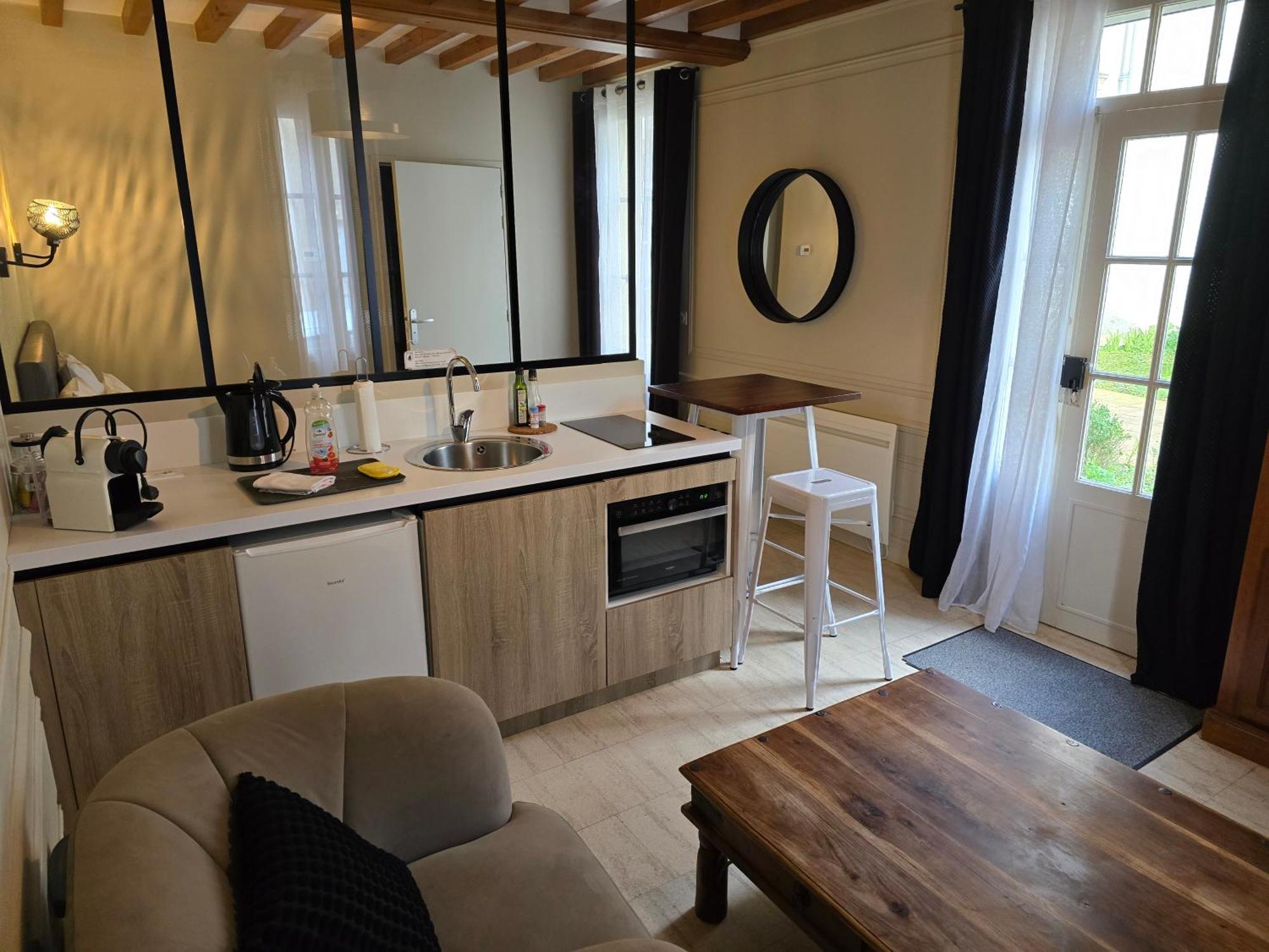 Au Loup Historic Apartments Байе Экстерьер фото