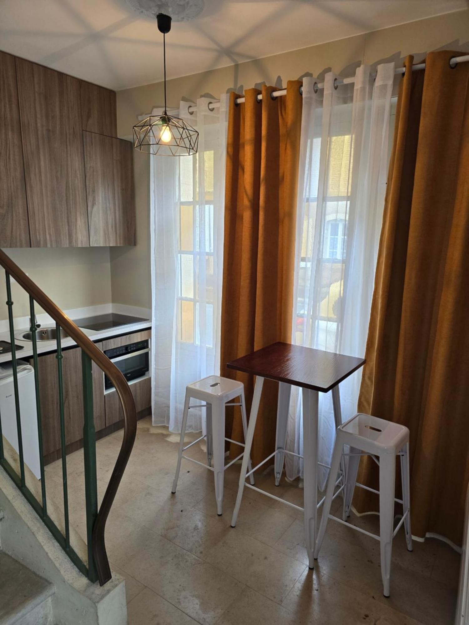 Au Loup Historic Apartments Байе Экстерьер фото