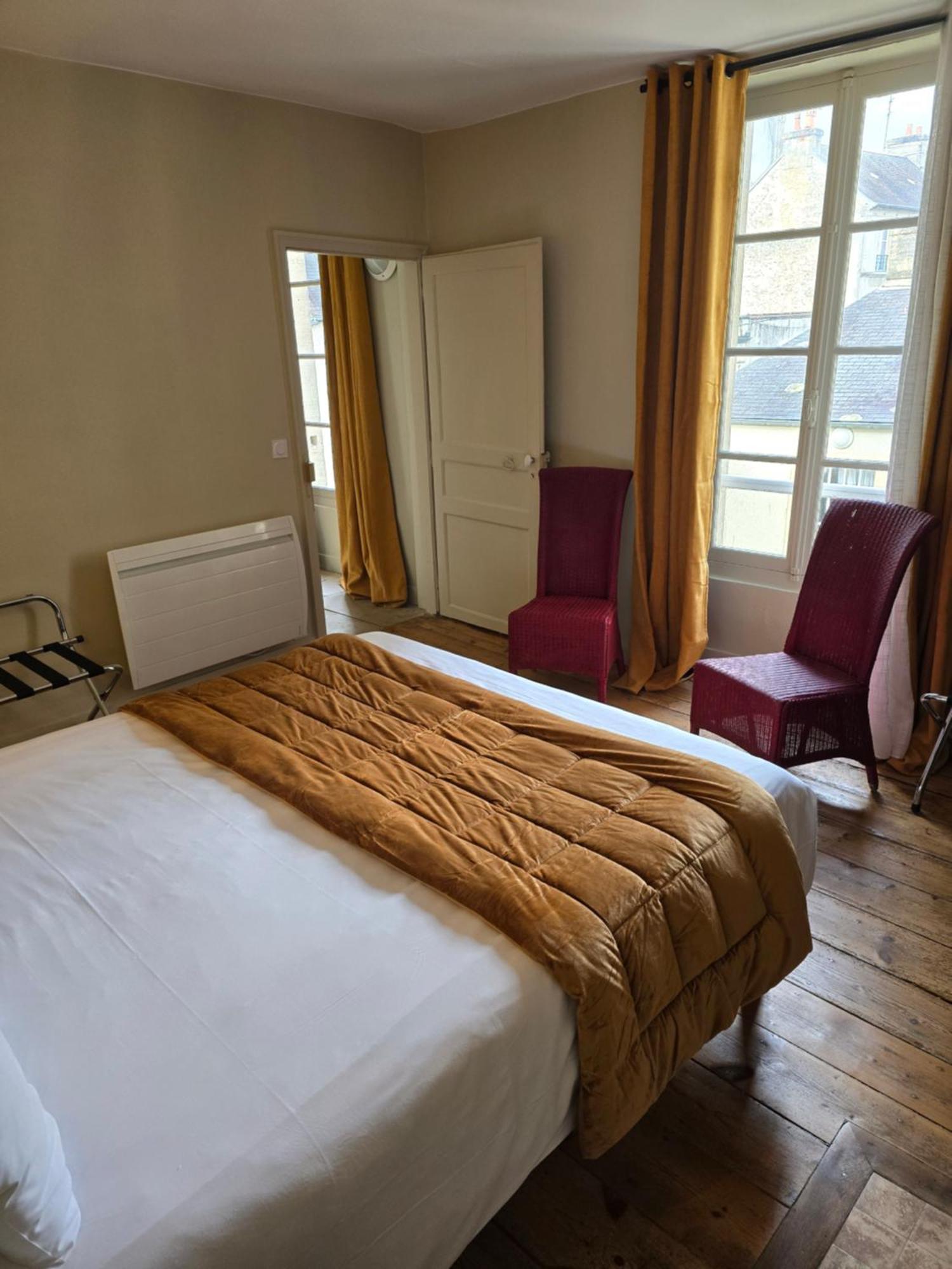 Au Loup Historic Apartments Байе Экстерьер фото