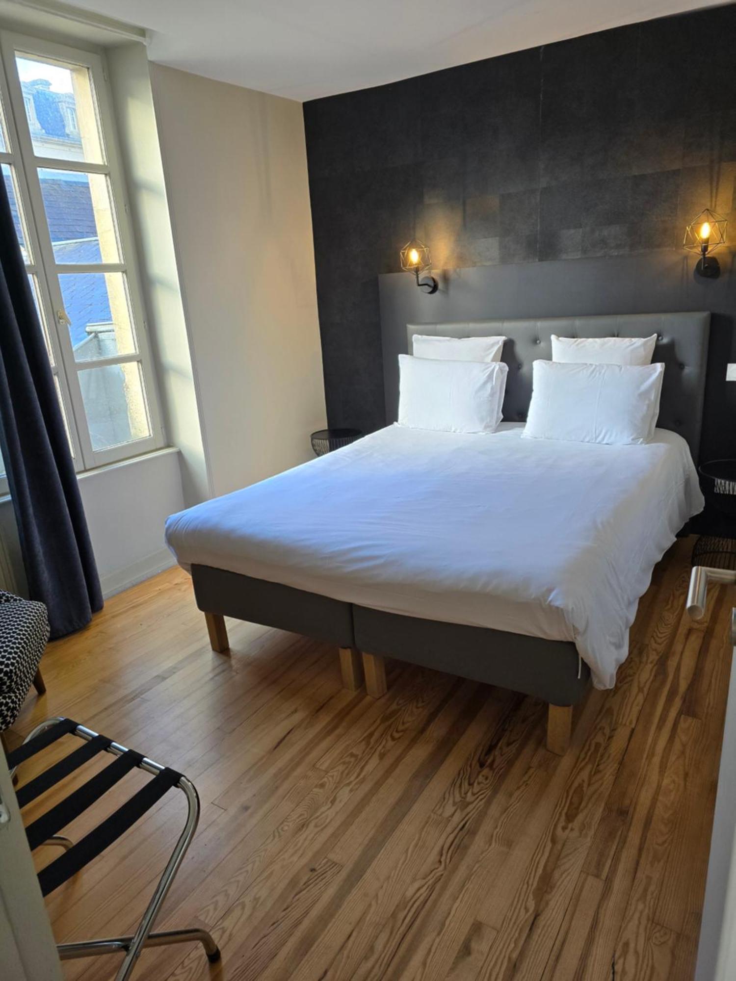 Au Loup Historic Apartments Байе Экстерьер фото
