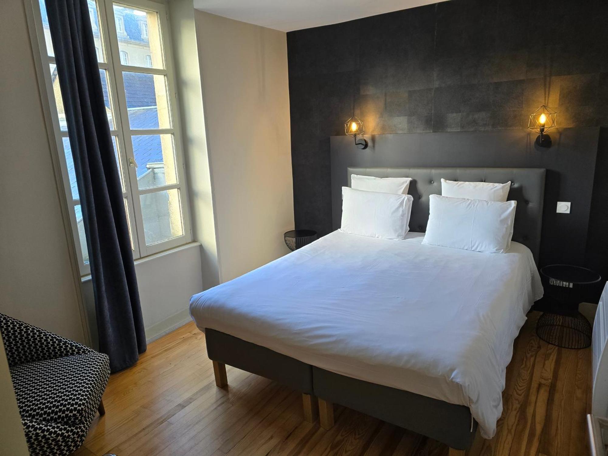Au Loup Historic Apartments Байе Экстерьер фото