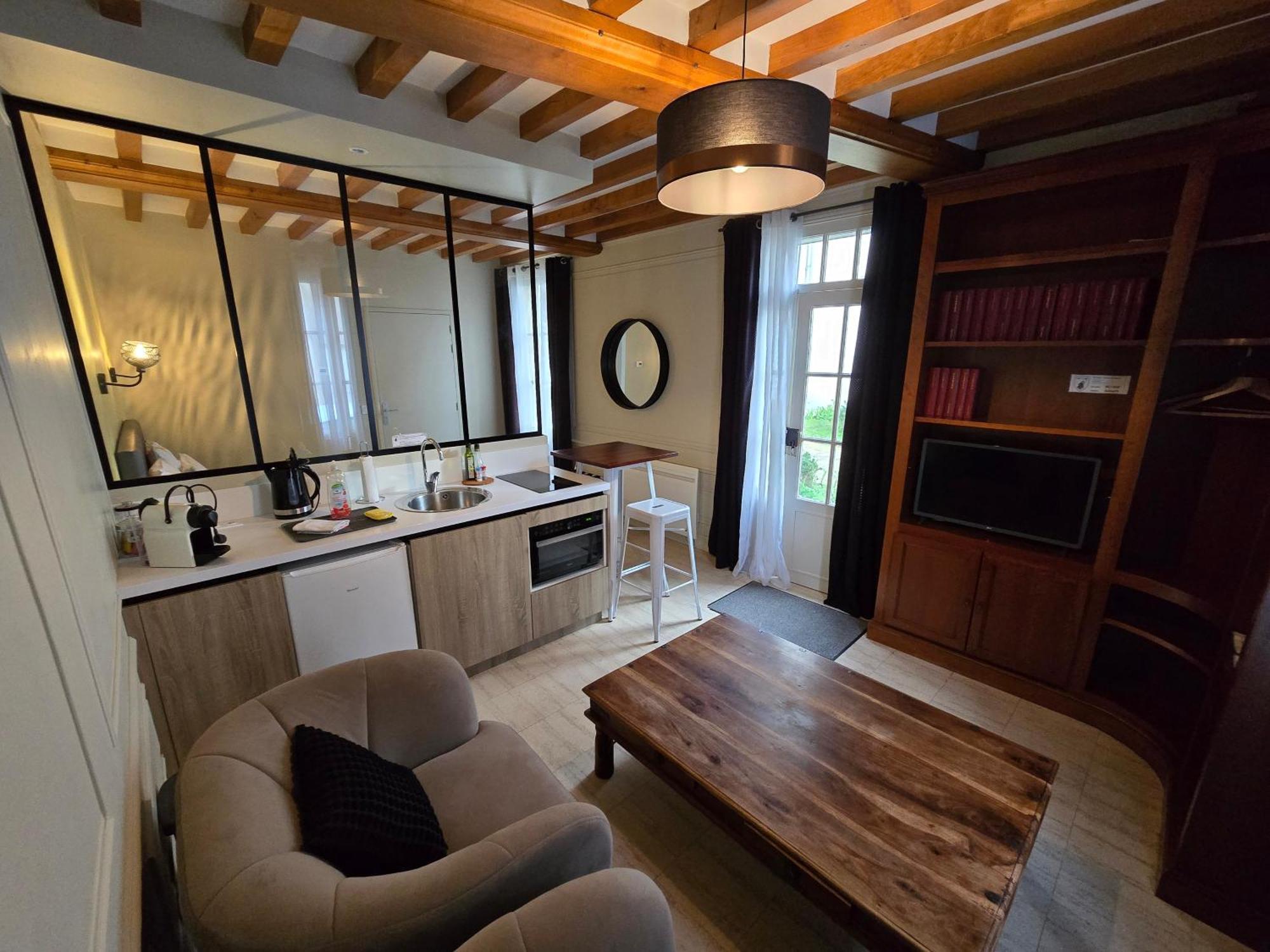 Au Loup Historic Apartments Байе Экстерьер фото