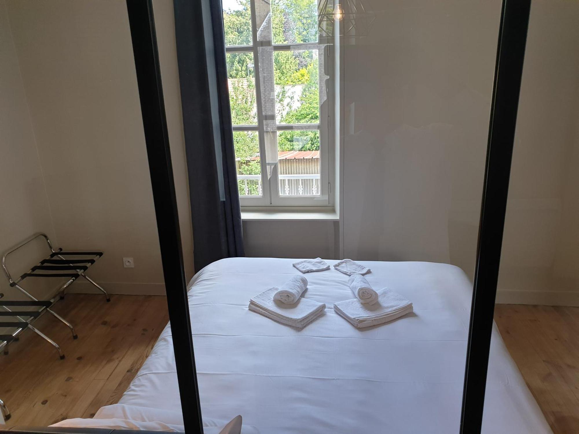Au Loup Historic Apartments Байе Номер фото